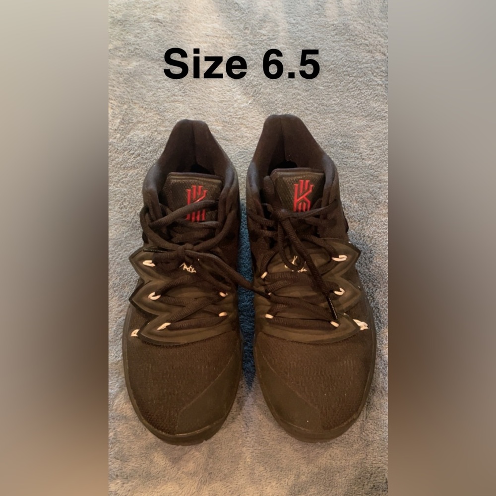 Kids tennis shoes